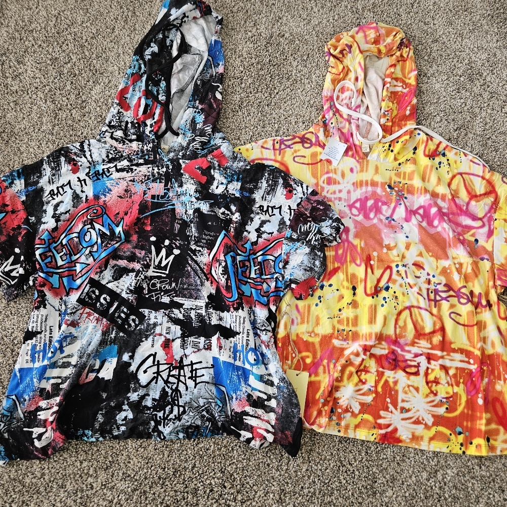 Lot of 2 Sz 1X Womens Graphic Graffiti Cropped Hooded Tshirts Hip Hop Streetwear